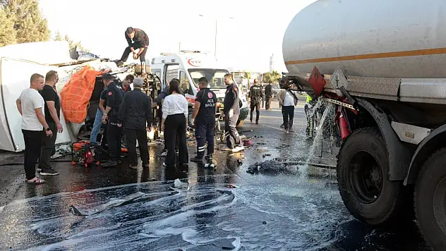Akaryakıt tankerine çarpan kamyonun sürücüsü öldü