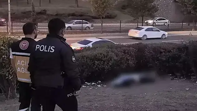 Kavşakta erkek cesedi bulundu