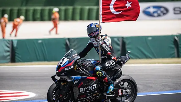 Toprak Razgatlıoğlu 3'üncü kez dünya şampiyonu