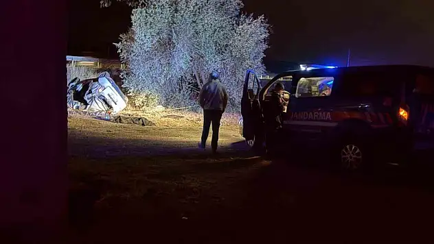 Takla atan otomobil şarampole yuvarlandı: 1 ölü, 2 yaralı
