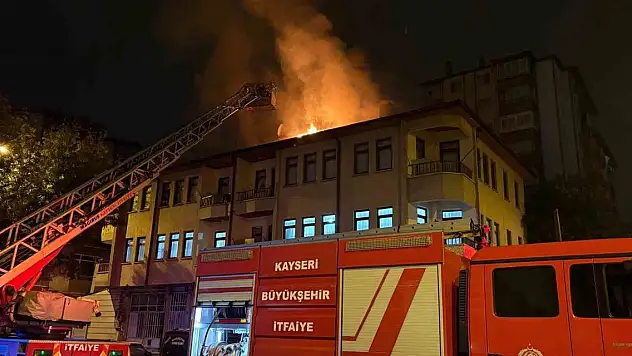 Eşi eve almayınca ateşe verdi