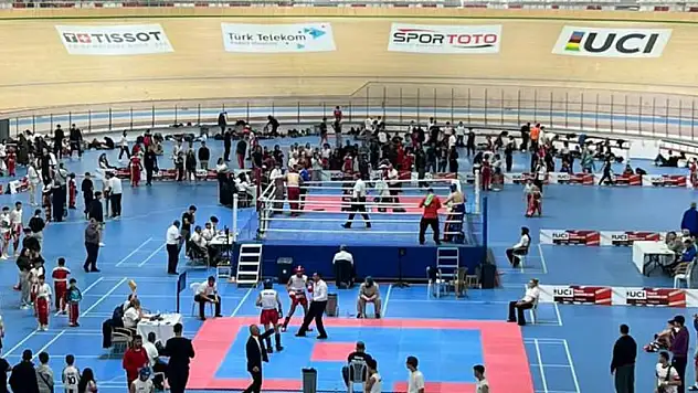 Kick boksun kalbi Meram'da attı