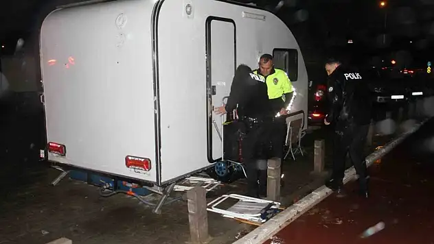 Konya'da karavanda kalan yaşlı adamdan haber alınamıyor