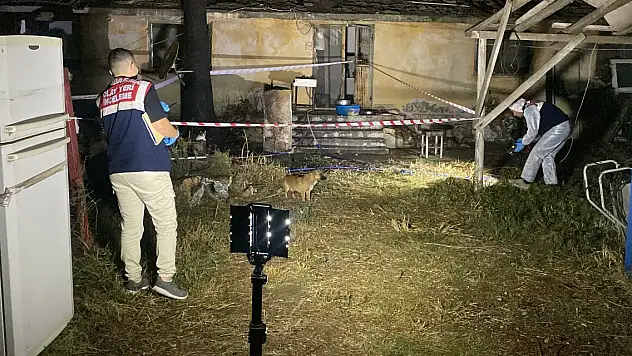 Annesini yaralayıp, mesaj attığını öne sürdüğü iş arkadaşını öldürdü