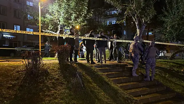 Eski eşiyle kayınvalidesini öldüren şüpheli, oğlunun yanında intihar etmiş