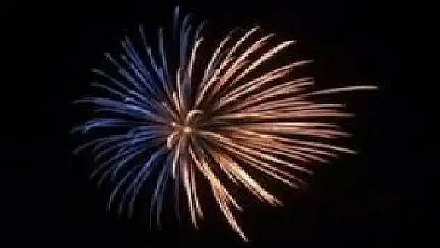 Düğünde atılan havai fişek bir çocuğu yaraladı