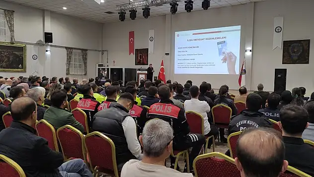 Konya'da emniyet mensuplarına basın kartı bilgilendirmesi