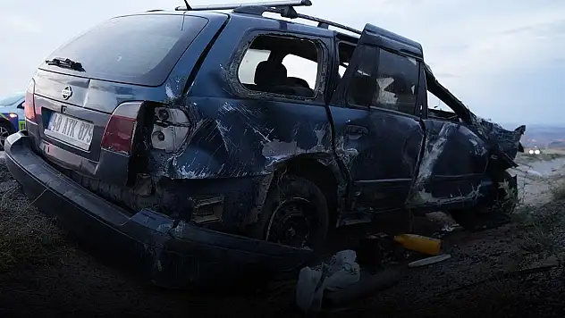 Takla atan otomobil hurdaya döndü: Aynı aileden 3 yaralı