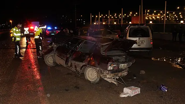 3 aracın karıştığı zincirleme kazada 9 kişi yaralandı