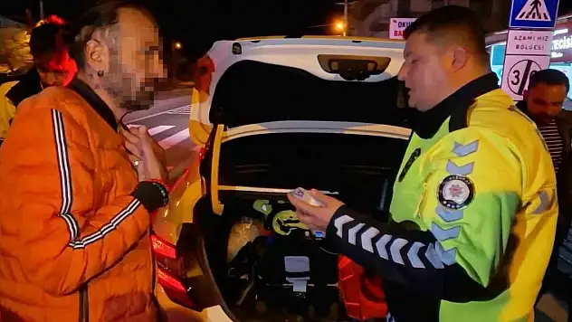 Yasal sınırın 8 kat üzerinde alkollü halde kaza yaptı, kahveye oturup çay içti