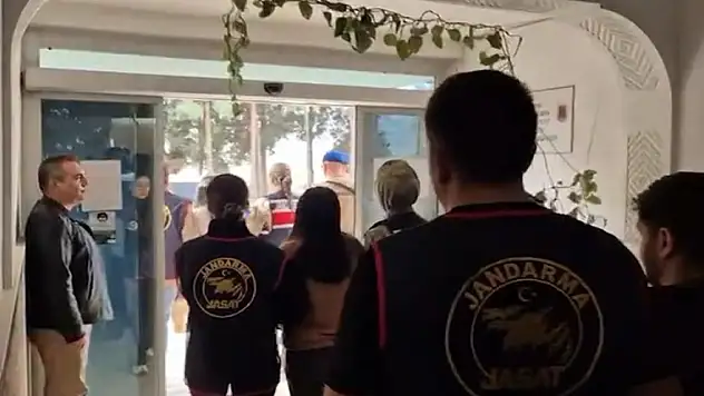 Tarlada yanmış cesedin sırrı '3 anahtar' ile çözüldü