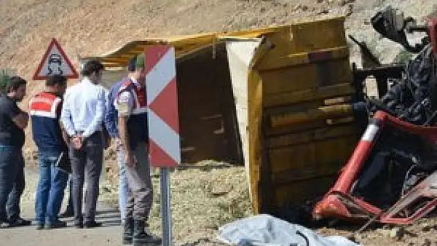 Yoldan çıkan kamyon parçalandı, sürücü hayatını kaybetti
