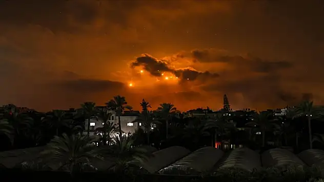 Katil İsrail Gazze'ye saldırıyor