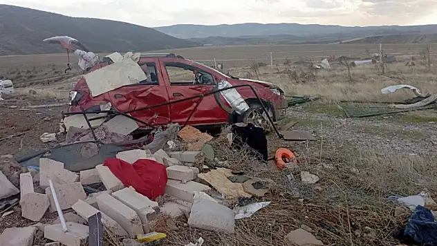 Fırtına nedeniyle konteyner devrildi: 1 ölü, 3 yaralı