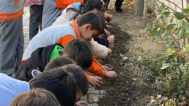Konya'dan Yüksekova'ya gönül köprüsü: Ata tohumları toprakla buluştu