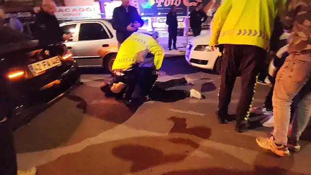 Alkollü sürücü kimlik isteyen şube müdürüne tekme attı