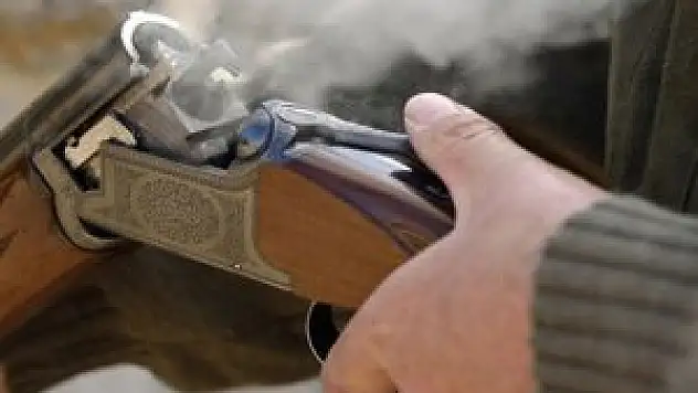 Domuzu öldürmek isterken...