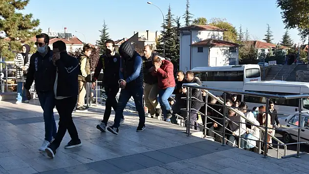Konya dahil 19 ilde operasyon... Öğretmen olacaktı, çete lideri oldu