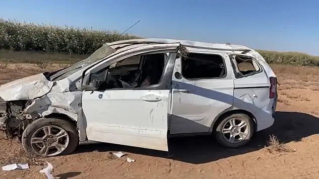 Hafif ticari araç ile motosiklet çarpıştı 1 ölü, 1 ağır yaralı