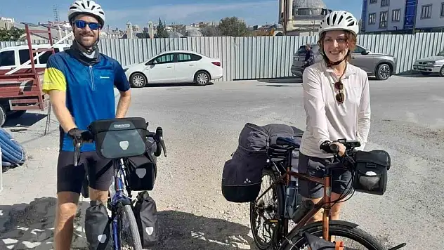 Bisikletle 10 ülkeyi geçip Konya'ya ulaştılar