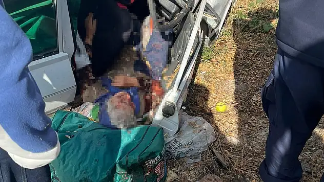 Savrulan otomobilin sürücüsü öldü, eşi yaralandı