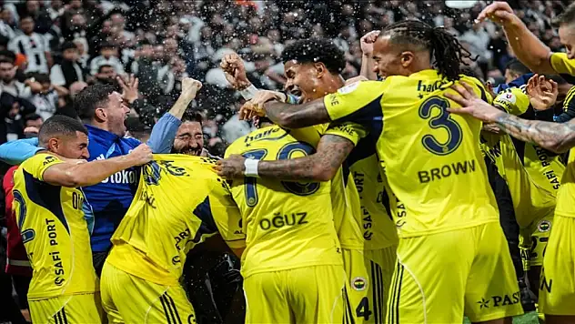 Fenerbahçe, 2-0 geriye düştüğü derbide Beşiktaş'ı 3-2 yendi