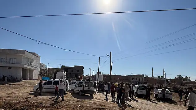 Lastiğini değiştirdiği tırın altında kalan şoför hayatını kaybetti