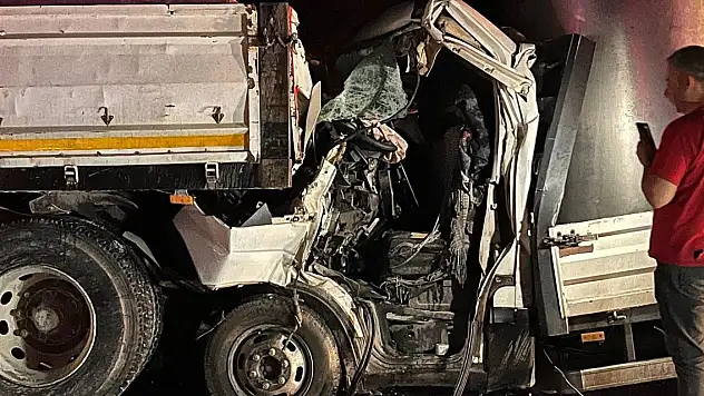 Süt toplama aracı tıra çarptı 1 ölü