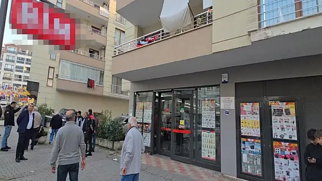 Eski eşini göğsünden bıçakladı