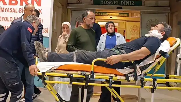 Römork halatı koptu, demir parçası yüzüne saplandı