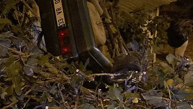 Otomobil takla atıp, eve çarptı sürücü öldü