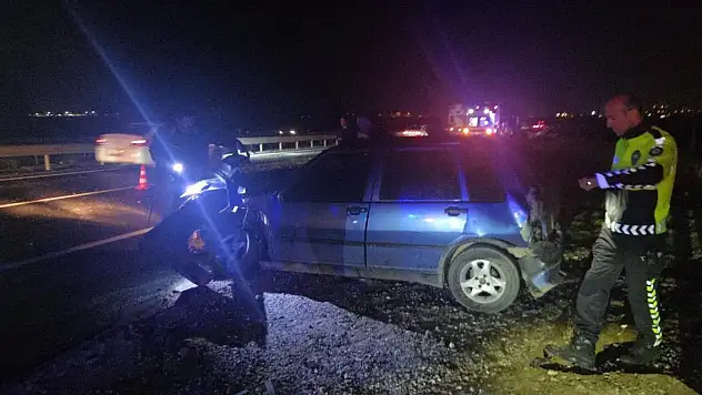 Kendiliğinden yola çıkan otomobil, yolcu otobüsüyle çarpıştı