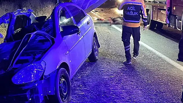 İki otomobil ile at çarpıştı: 1 ölü, 7 yaralı