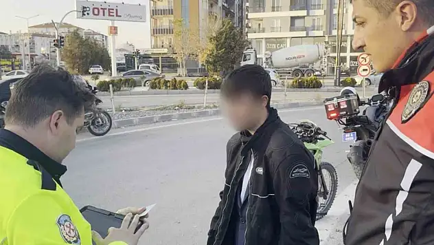Polisten kaçan 15 yaşındaki motosiklet sürücüsüne 45 bin 746 lira ceza
