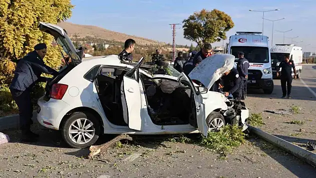 Sürücü direksiyon hakimiyetini kaybetti: 2'i ağır 6 yaralı