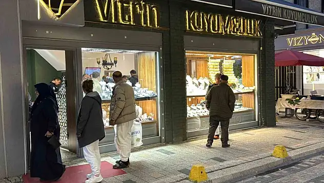 Kuyumcu hırsızlığı: 2 milyon TL'lik altını çalıp kayıplara karıştı