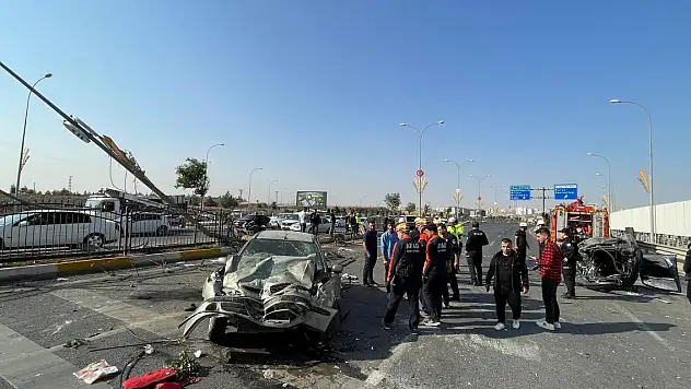 Zincirleme trafik kazası: 2 ölü, 2 yaralı