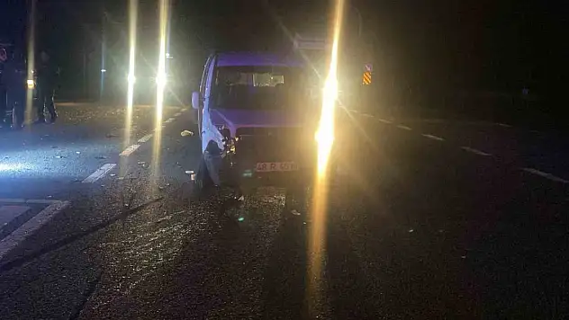 Konya'da otomobil ile hafif ticari araç çarpıştı: Yaralılar var