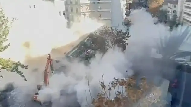 Ankara'da bina çöktü