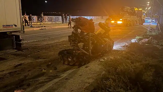 Tırla çarpışan traktördeki karı koca öldü