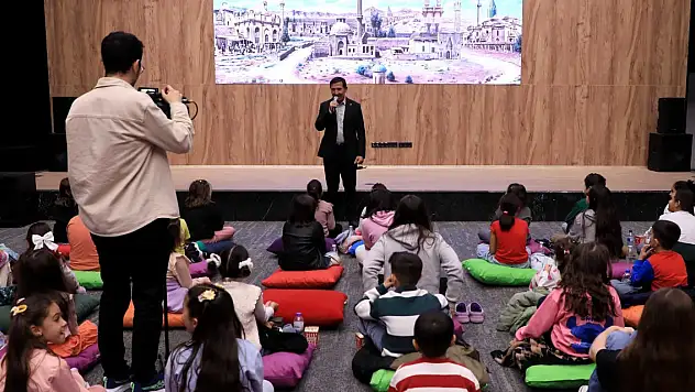 Konya'da çocuklardan sinema gösterimlerine yoğun ilgi