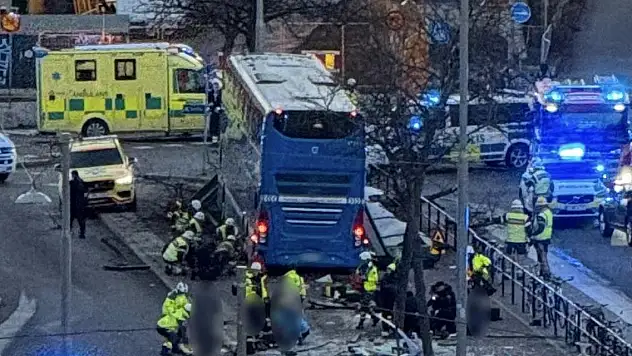 Otobüs durağa çarptı: Çok sayıda ölü ve yaralı var