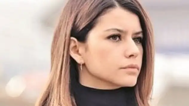 Beren Saat'e tokat gibi cevap 'Sen huzurlu uyu...'