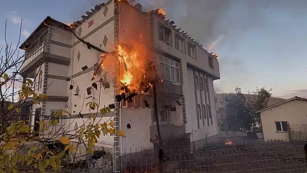 Konya'da üç katlı binada yangın!