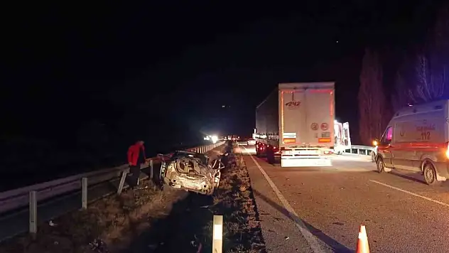 Otostopla bindiği araç mezarı oldu: 1 ölü, 2 yaralı