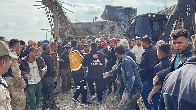 5 işçi beton altında kaldı