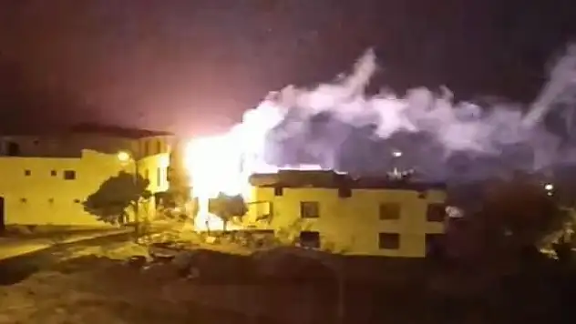 Trafo bomba gibi patladı