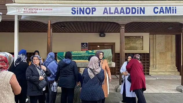 Çöp kamyonunun çarptığı kadın toprağa verildi şoför serbest