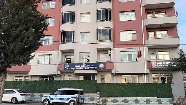 Kendini vuran polis memuru hayatını kaybetti