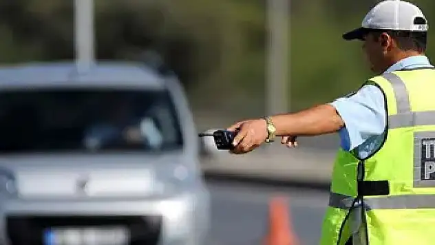 Polis memuru kiraladığı araçta 16 kilo uyuşturucuyla yakalandı